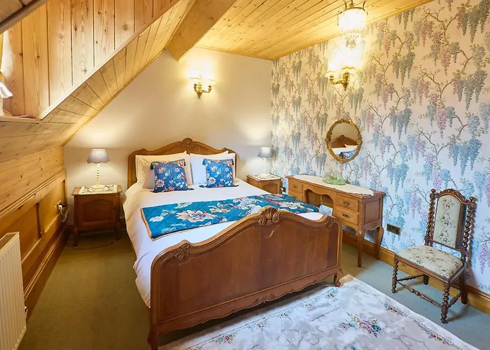 別荘 Host & - The Spirit