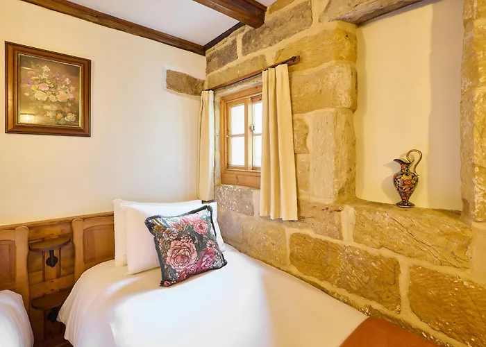 Host & - The Spirit ウィットビー